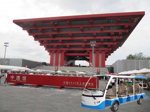 躍迪電動(dòng)旅游觀光車(chē)在世博會(huì)中國(guó)館門(mén)口