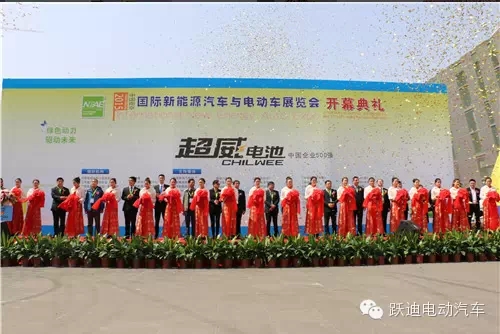 躍迪電動(dòng)汽車新款車型T71閃亮亮相2015中國(guó)（南京）國(guó)際新能源汽車展
