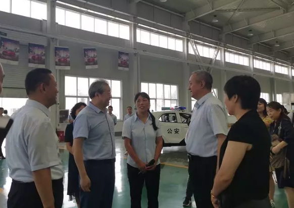 河北省政協(xié)副主席盧曉光，河北省委統(tǒng)戰(zhàn)部副部長(zhǎng)、省工商聯(lián)黨組書(shū)記郭翠朵率調(diào)研組到躍迪集團(tuán)開(kāi)展重點(diǎn)提案督辦調(diào)研