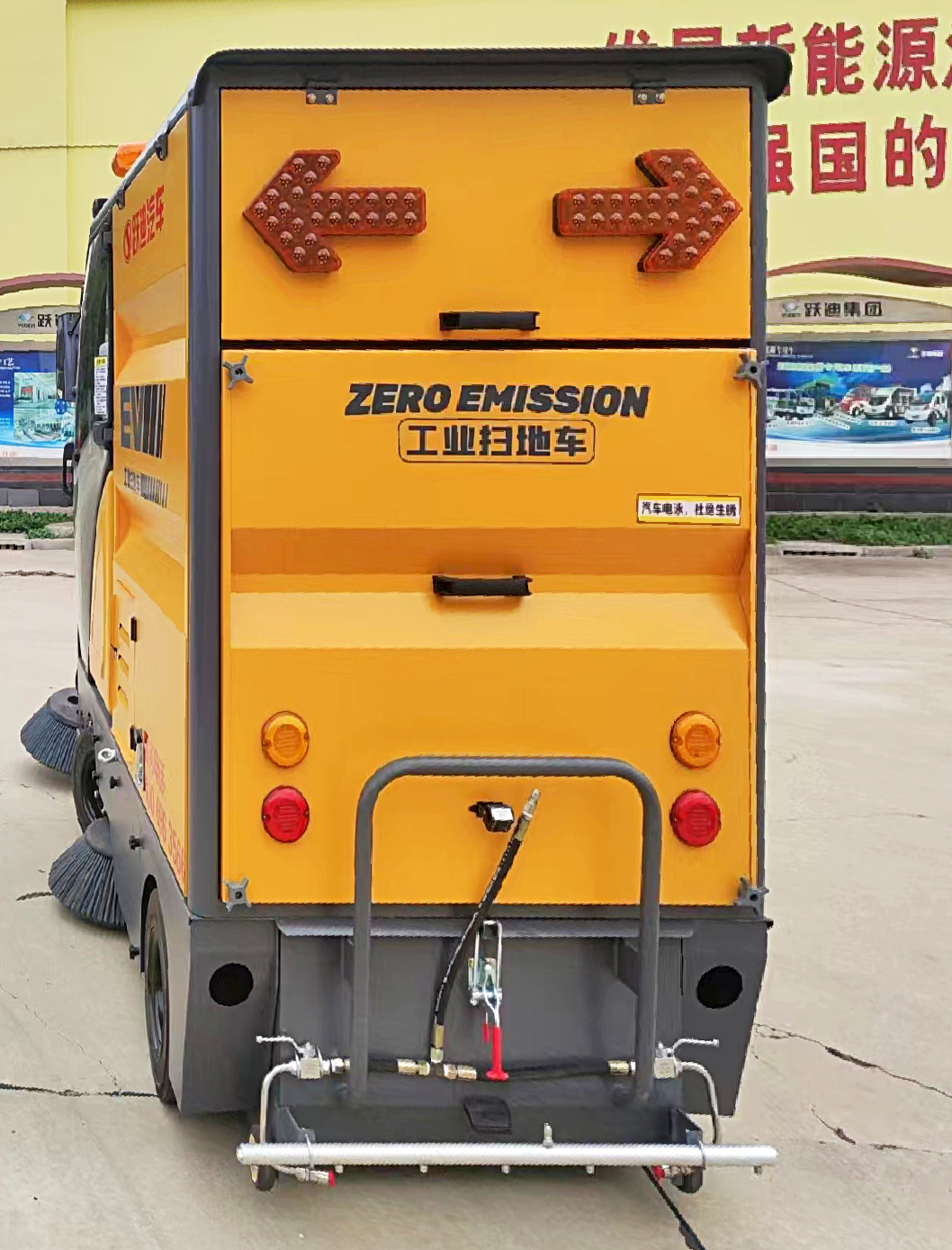強力吸塵，高效清掃-躍迪小型清掃車
